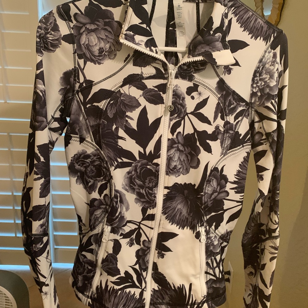 Lululemon define sz 4